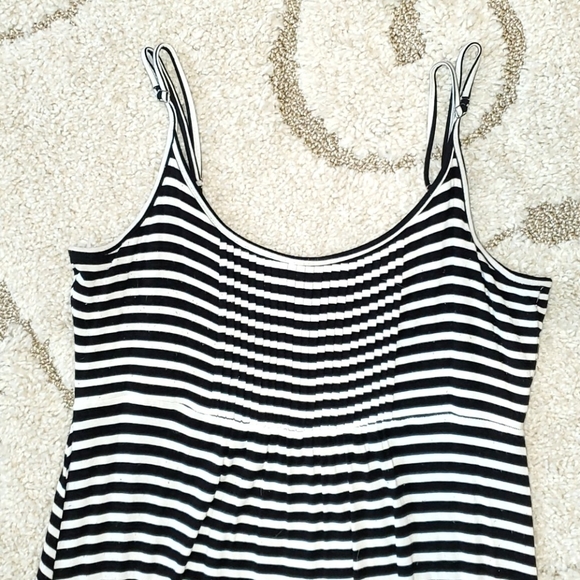 ♠️ Calvin Klein White/Black Striped Maxi Dress - Picture 3 of 3